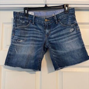 Gap Low Rise Bermuda Denim Shorts Blue Size 6 Distressed 7” Inseam